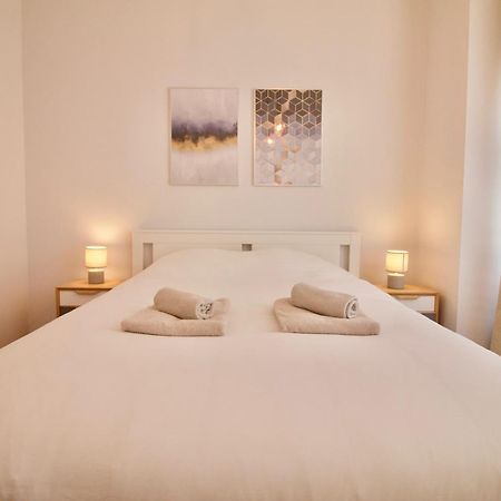 Heart Of Grand Place - Stunning 3Br Triplex Брюксел Екстериор снимка